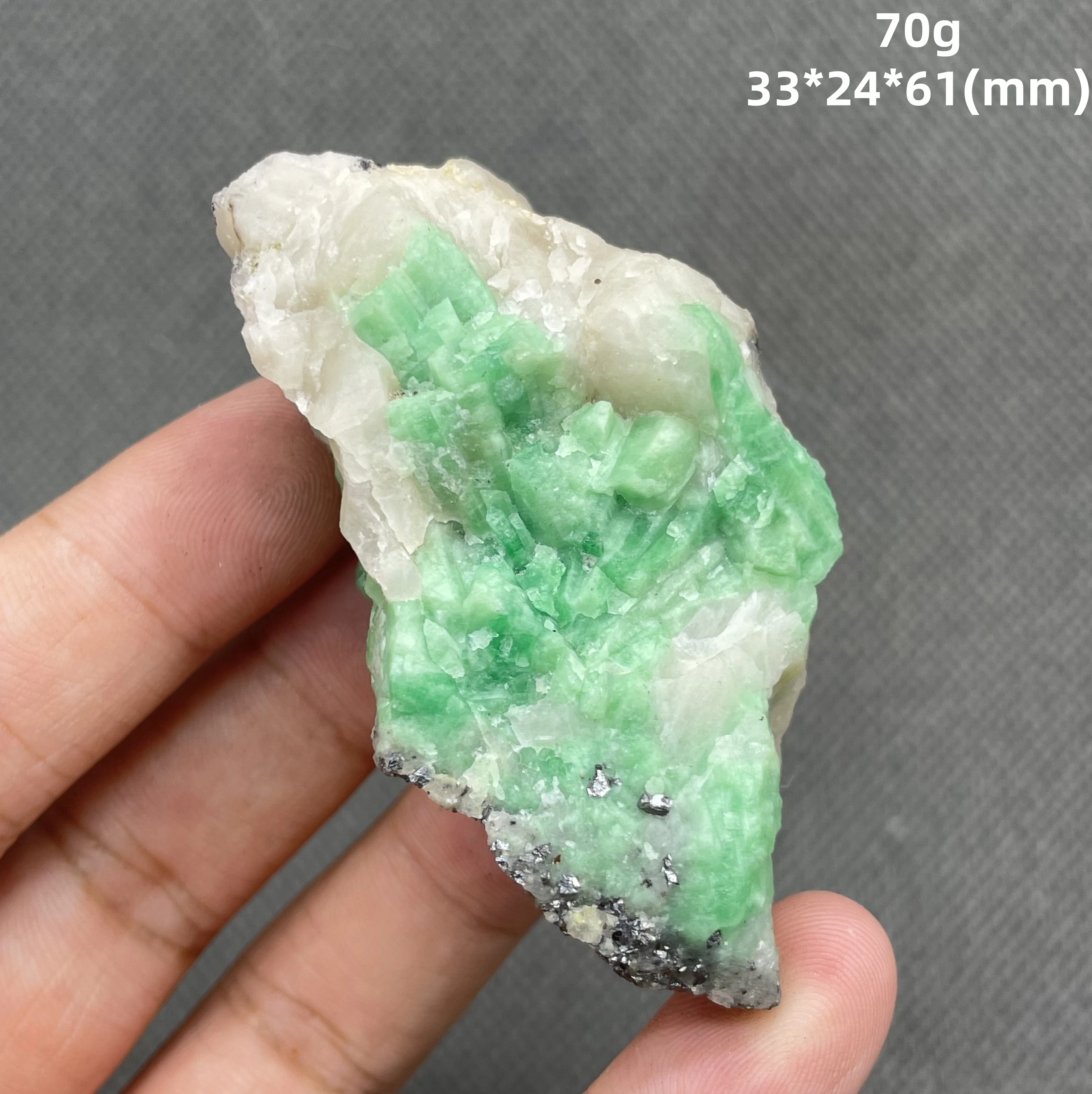 

BEST! 100% Natural green emerald mineral gem-grade crystal specimens stones and crystals quartz crystals from China