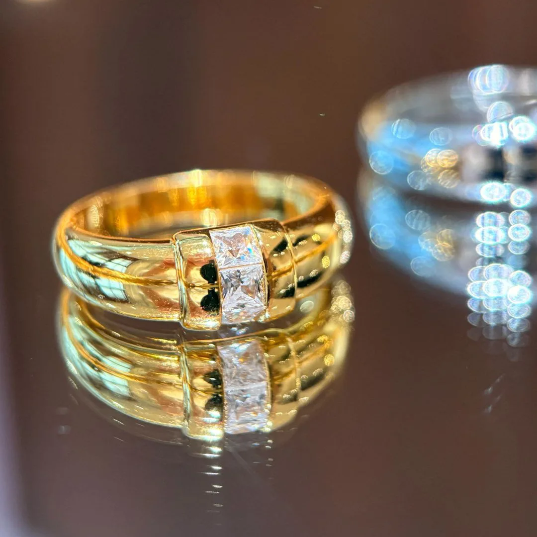 Vintage simple and fashion glossy square inlaid diamond rings for women light luxury ring couples parties jewelry gifts