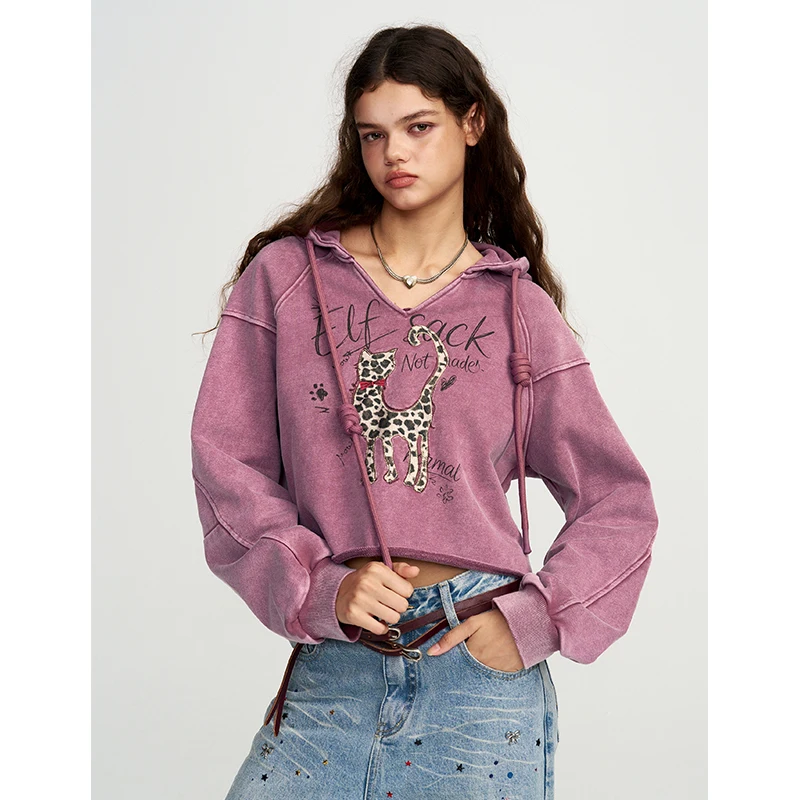 ELFSACK Women's Cropped Hoodie with Leopard Graphic Print, Casual Long Sleeve Top for Everyday Wear