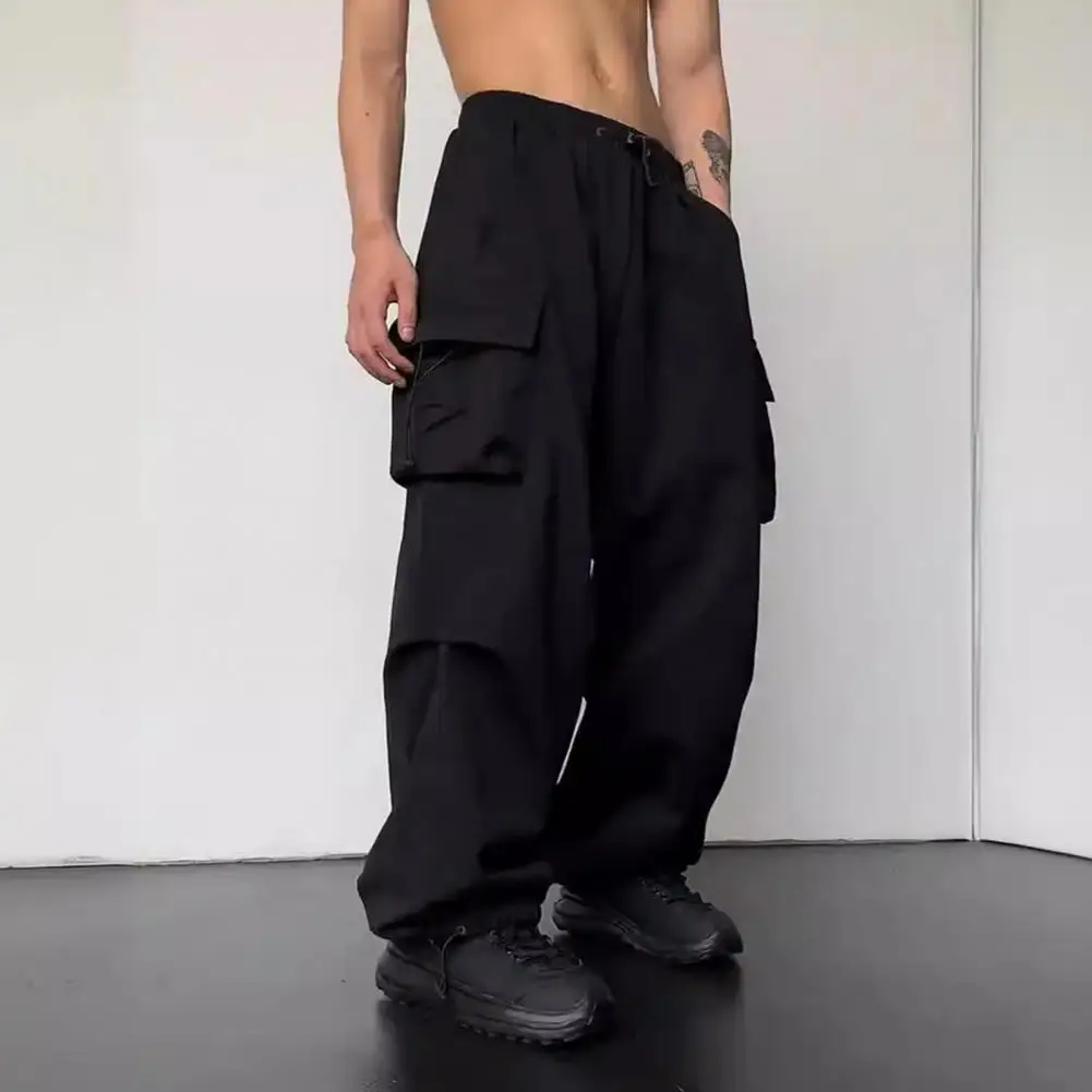 Luźne spodnie cargo męskie ze sznurkiem w pasie, stylowe spodnie cargo z wieloma kieszeniami, elastyczny pas, idealne do streetwearu dla mężczyzn.