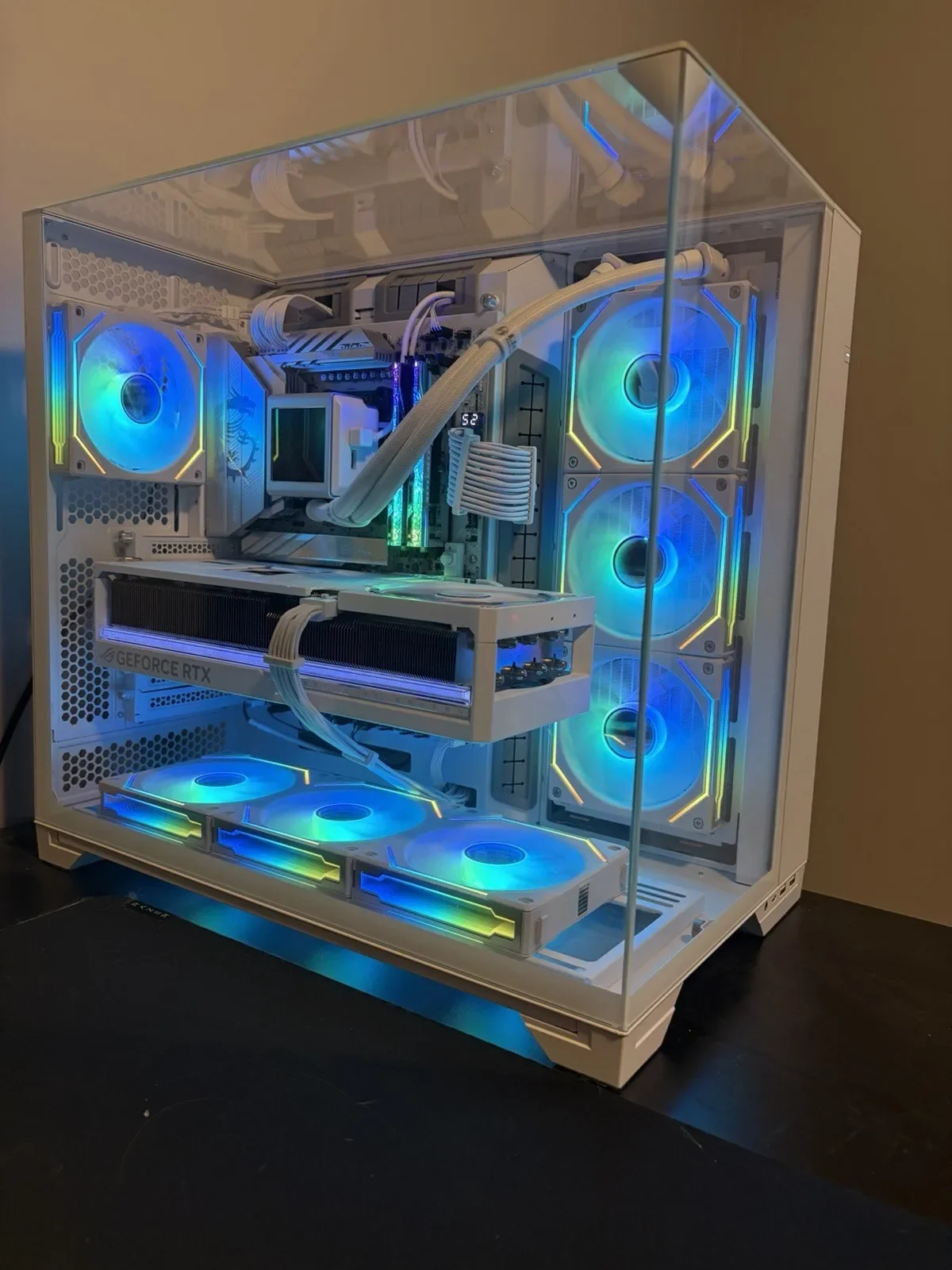 Op maat gemaakte pc Asus 5090 + Ryzen 7 7800x 3D + 32 GB Ram + 4 TB opslag