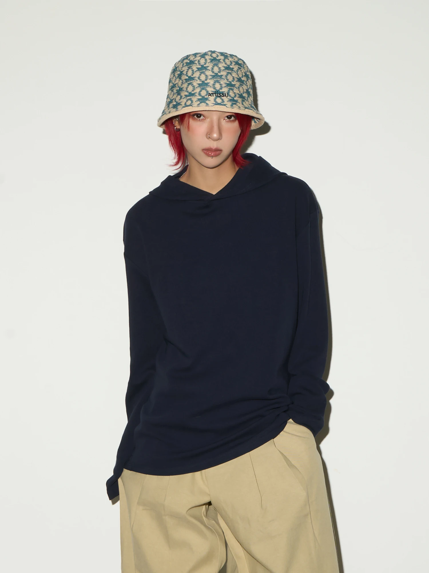 

Женская повседневная свободная футболка MICHINNYON с длинным рукавом, с капюшоном, легкая, удобная, однотонная, летняя, модная