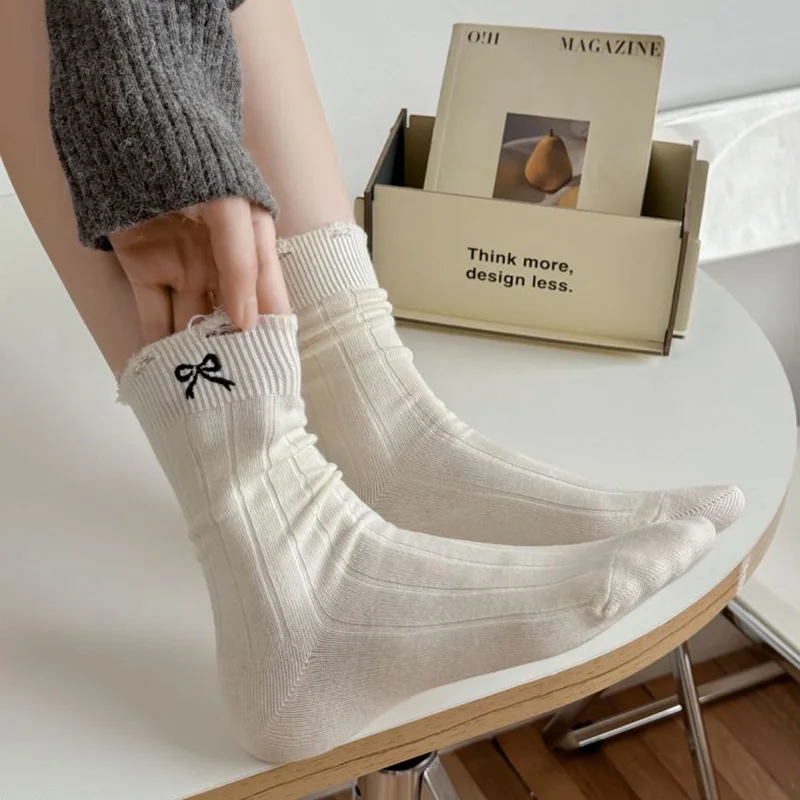 

5 Pairs Fashion Socks for Women Harajuku Street Style Broken Hole Medium Tube Warm Socks Cotton Embroidery Bownot Designer Sox