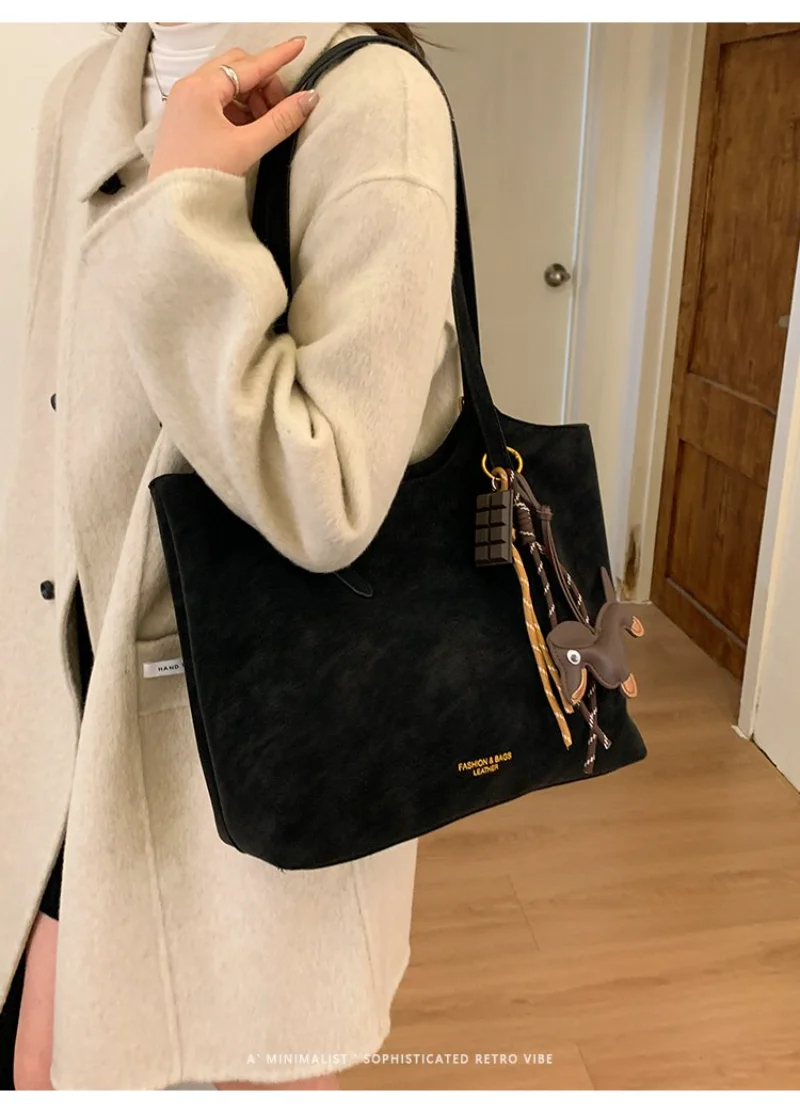 

Женская повседневная минималистичная сумка через плечо, темно-коричневая сумка-тоут на каждый день с золотистой фурнитурой и фирменным принтом, сумка для ежедневного использования