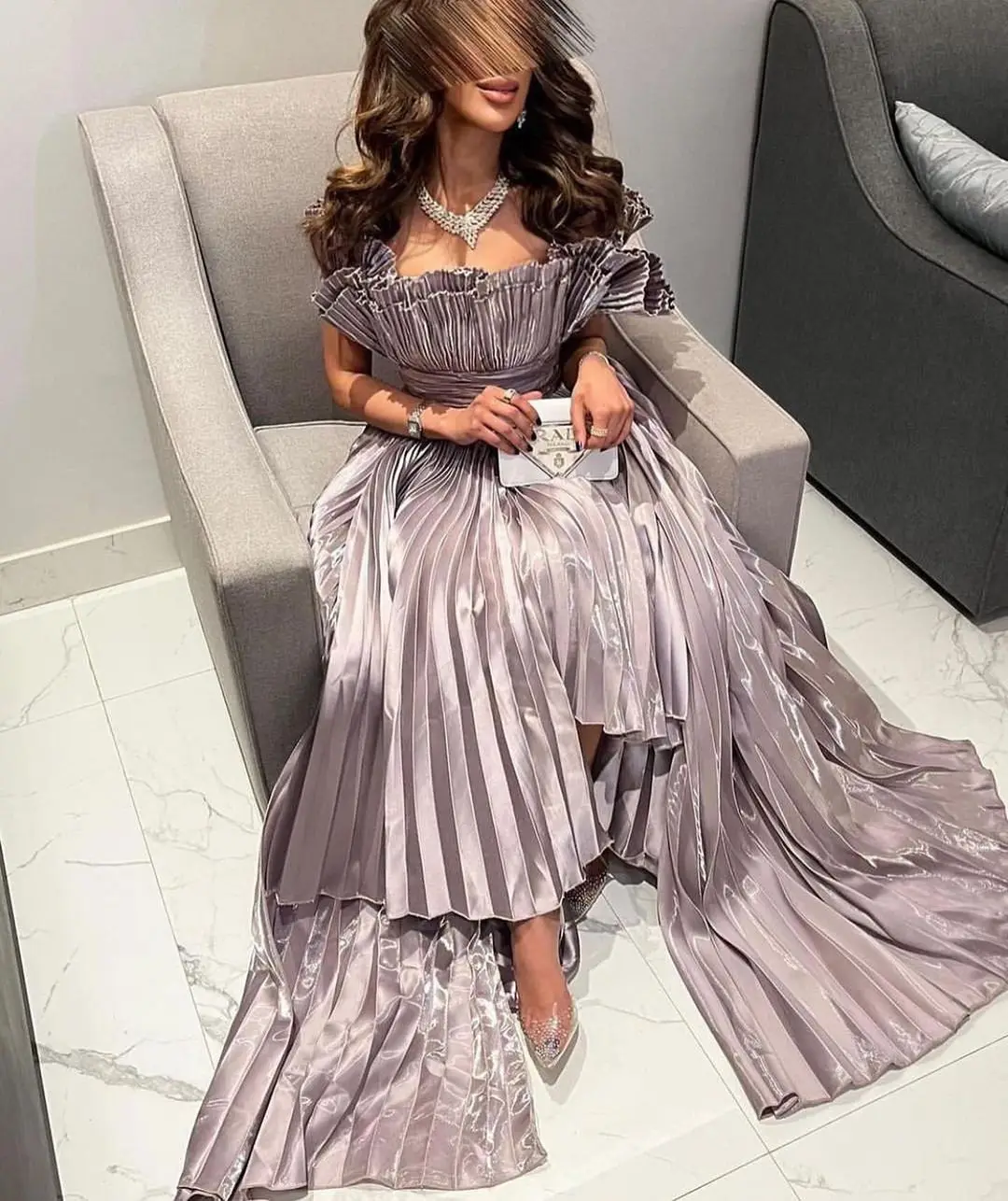 Customized Wear Pleats A Line Prom Dresses Off Shoulder Zipper Back Robes De Soiree Long Sweep Train Evening Party Formal Gowns