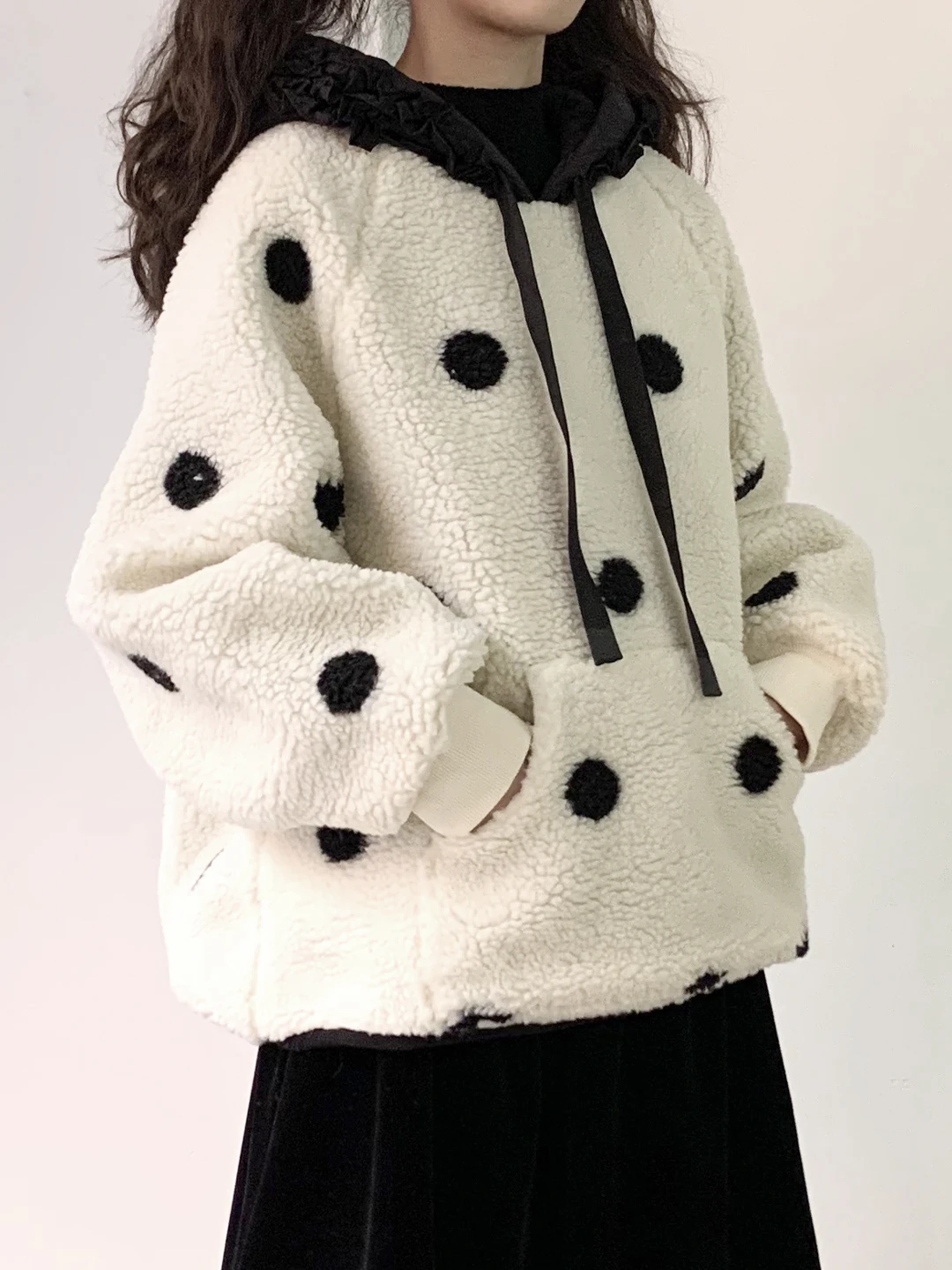 

IMAKOKONI original design round neck pullover with polka dot pockets for warm top for women autumn and winter 244868