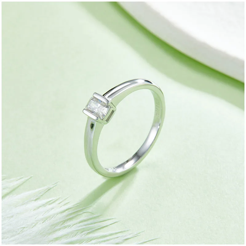 HanYu-anillo clásico radiante S925 para mujer, chapado en plata, oro blanco, 0,5 quilates D VVS moissanita GRA Cert