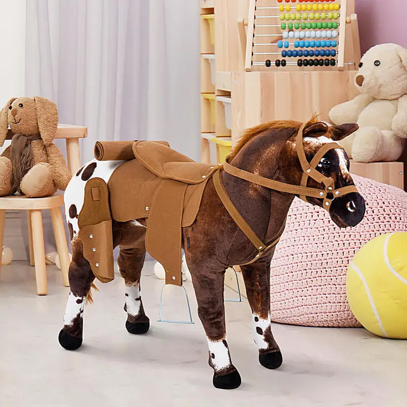 Plüschiger Reitpferd mit Geräuschen von Huftritt und Galopp, Sattel und Zügeln, braun-weiß 85x28x60 cm
