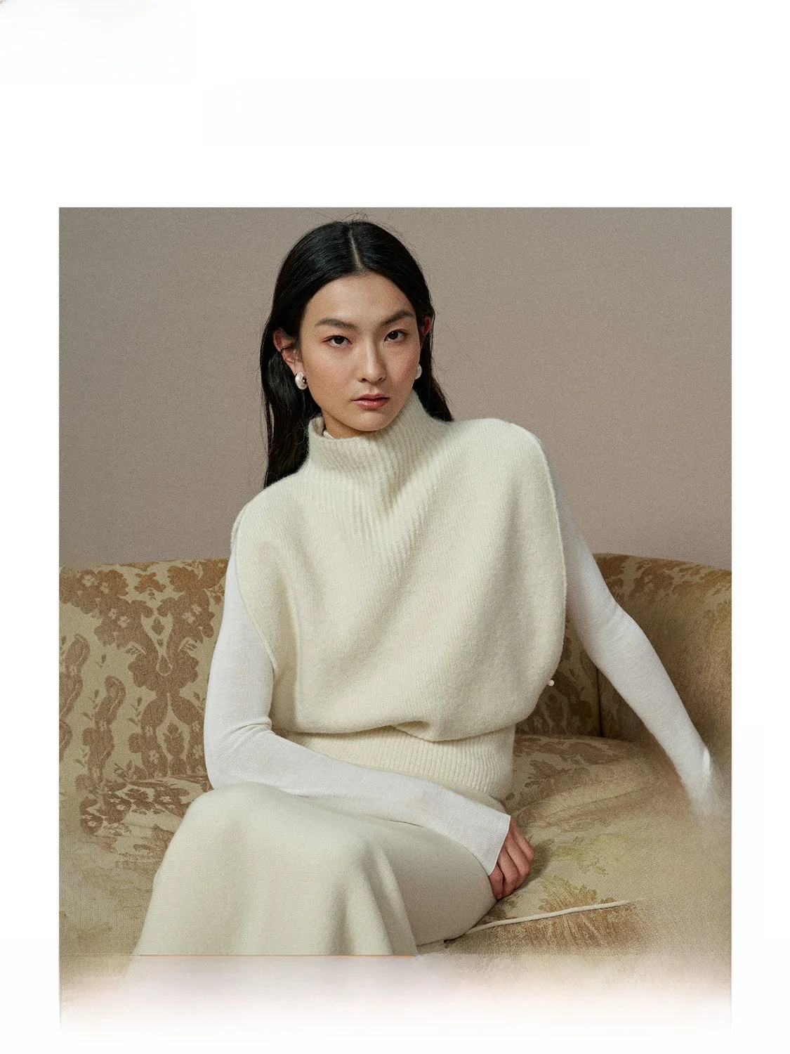 

Новый женский утепленный вязаный жилет из шерсти альпака с высоким воротником, приталенный, для многослойных образов, повседневный, модный, без рукавов