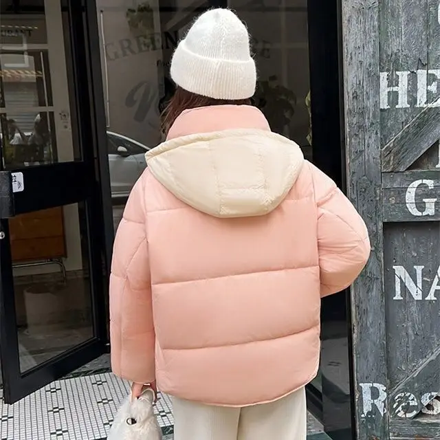 Invierno 2026 el nuevo abrigo corto acolchado de algodón de contraste para mujer dopamina moda femenina abrigo Simple ropa holgada gruesa