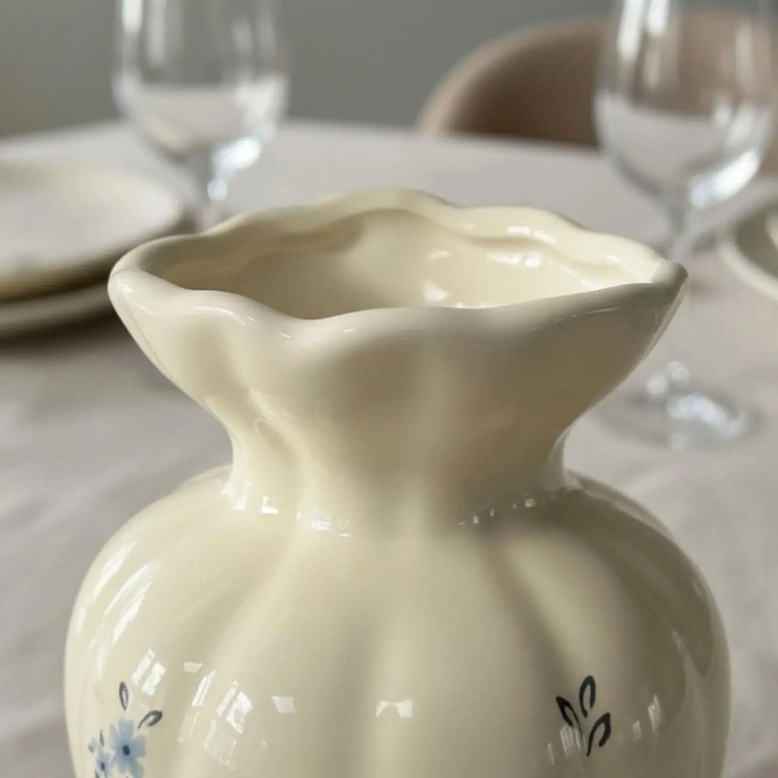 Wavy Rim Ceramic Vase French Vintage Pottery Flower Vase Large Decorative Vase for Home Improvement Living Room Decor