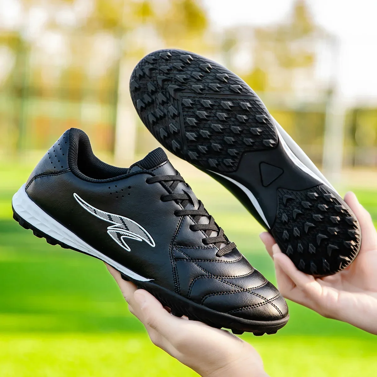 Men's Low Top Football Boots Lightweight TF Soccer Shoes Kids Anti-Slip Outdoor Training Soccer Cleats Large Size 35-46 Sports