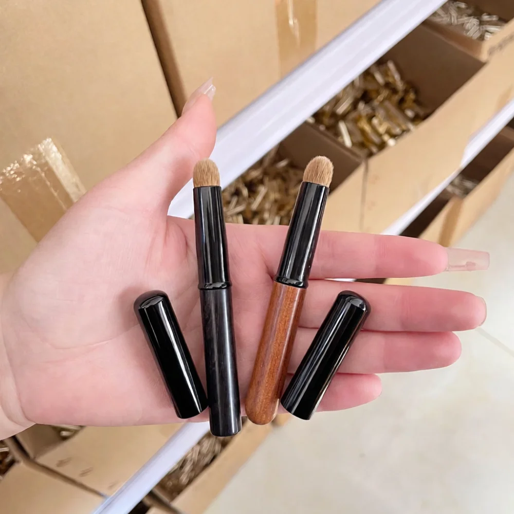 Soft Weasel Hair Lip Brush Round Shape Makeup Accessory Portable Concealer Brush Tool Ideal For Precise Detail Blending