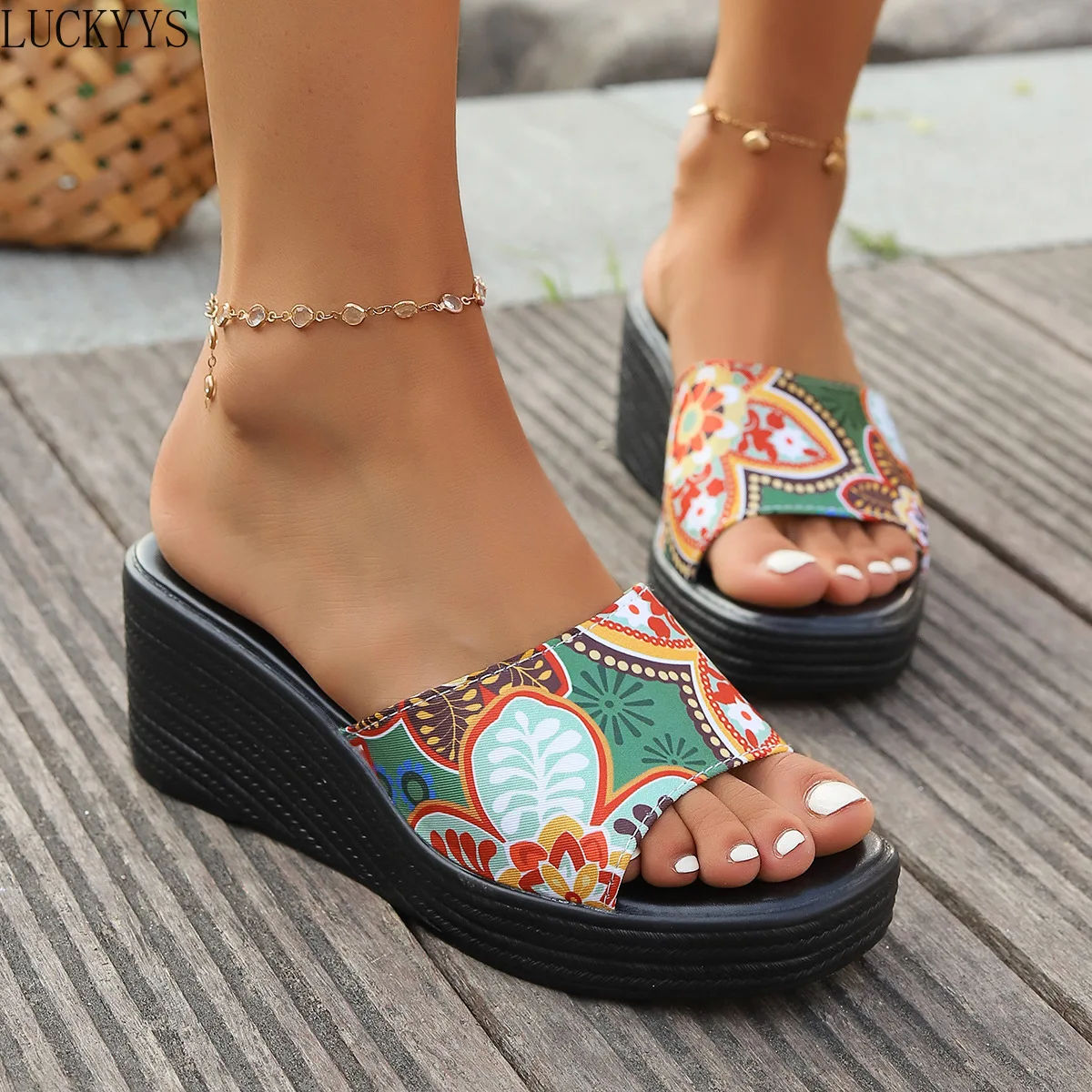 Neue Sommer Frauen Hausschuhe Plattform Sandalen Keile Schuhe Outdoor Clogs Modedesign Strand Urlaub Hausschuhe Freizeit schuhe