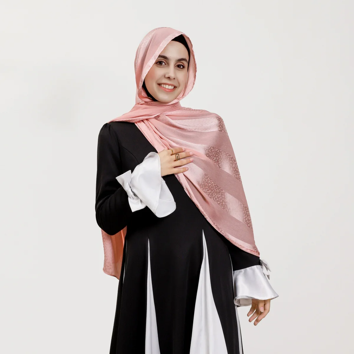 Elegante Muslimische Hijab Frauen Böhmischen Weichen Satin Islam Ramadan Hijabs Foulard Femme Schal Wrap Schal Kopftuch Bufanda Stirnband – Detail 8