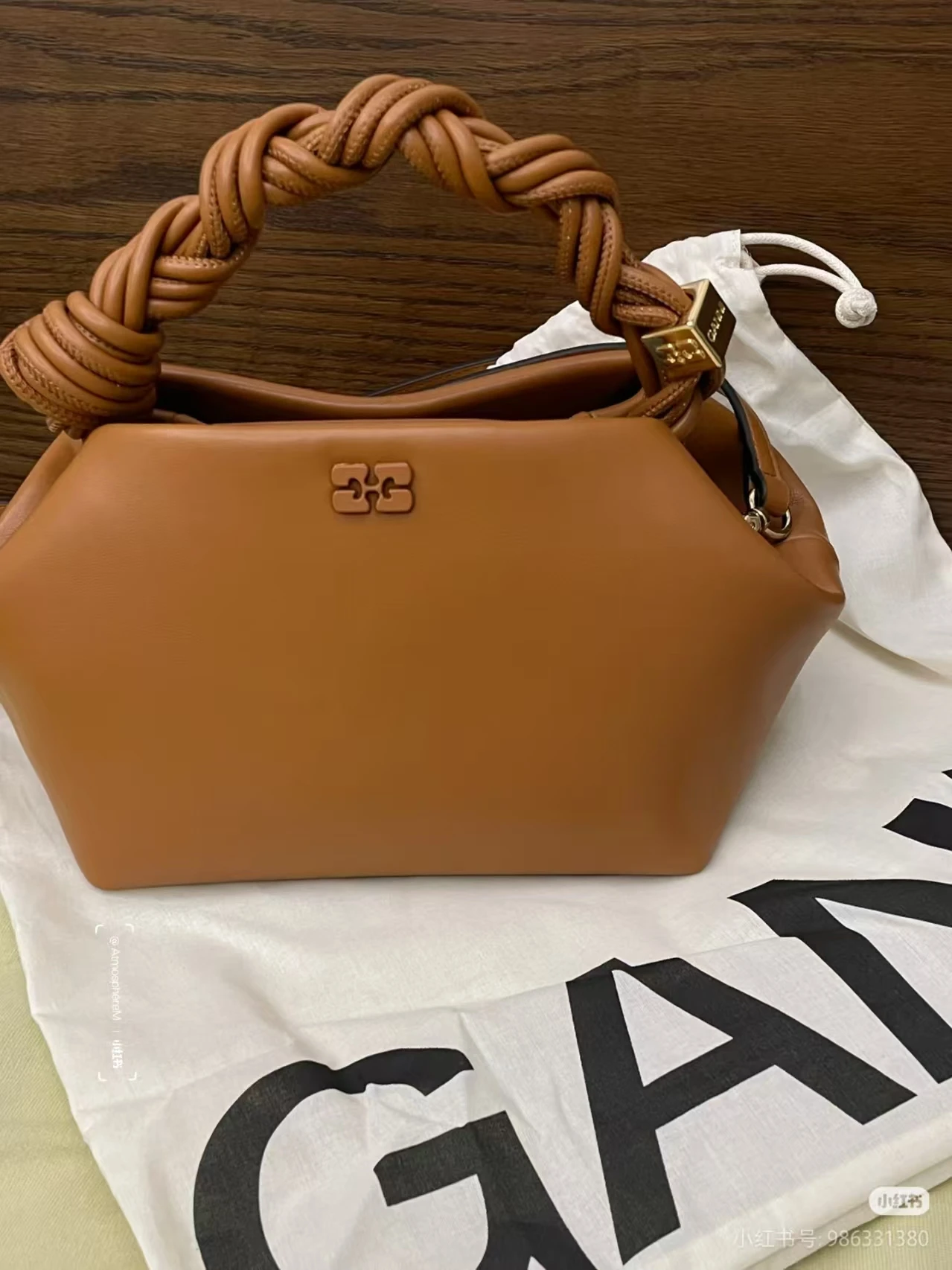 حقيبة كروس عصرية جديدة لعام 2026 من مصمم باريس - حقيبة كتف منسوجة سداسية للنساء ذات ملمس مميز