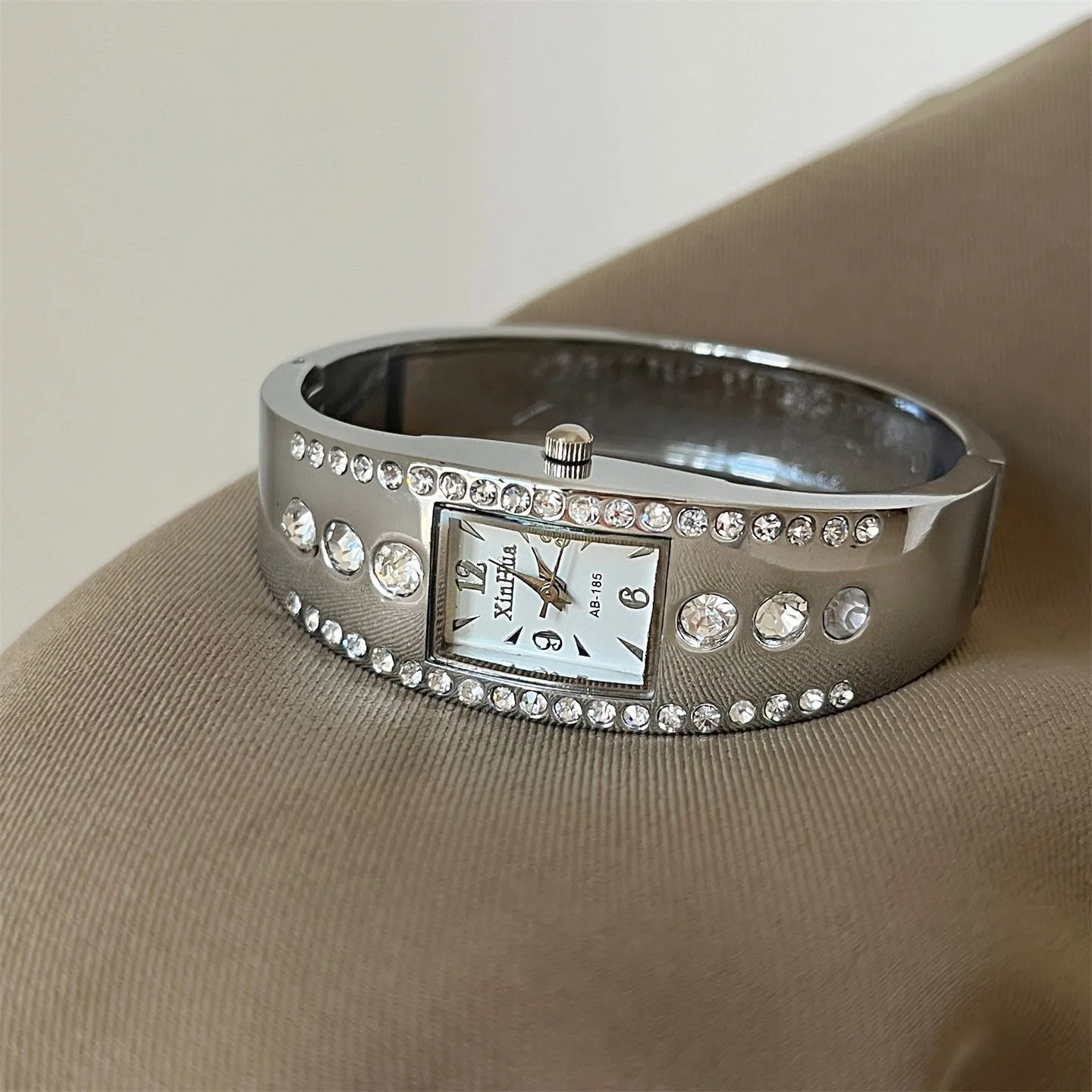 Elegant Top Luxury Diamond Square Quartz นาฬิกาผู้หญิงสแตนเลสสตีลกันน้ําคริสตัลสุภาพสตรีนาฬิกาข้อมือ