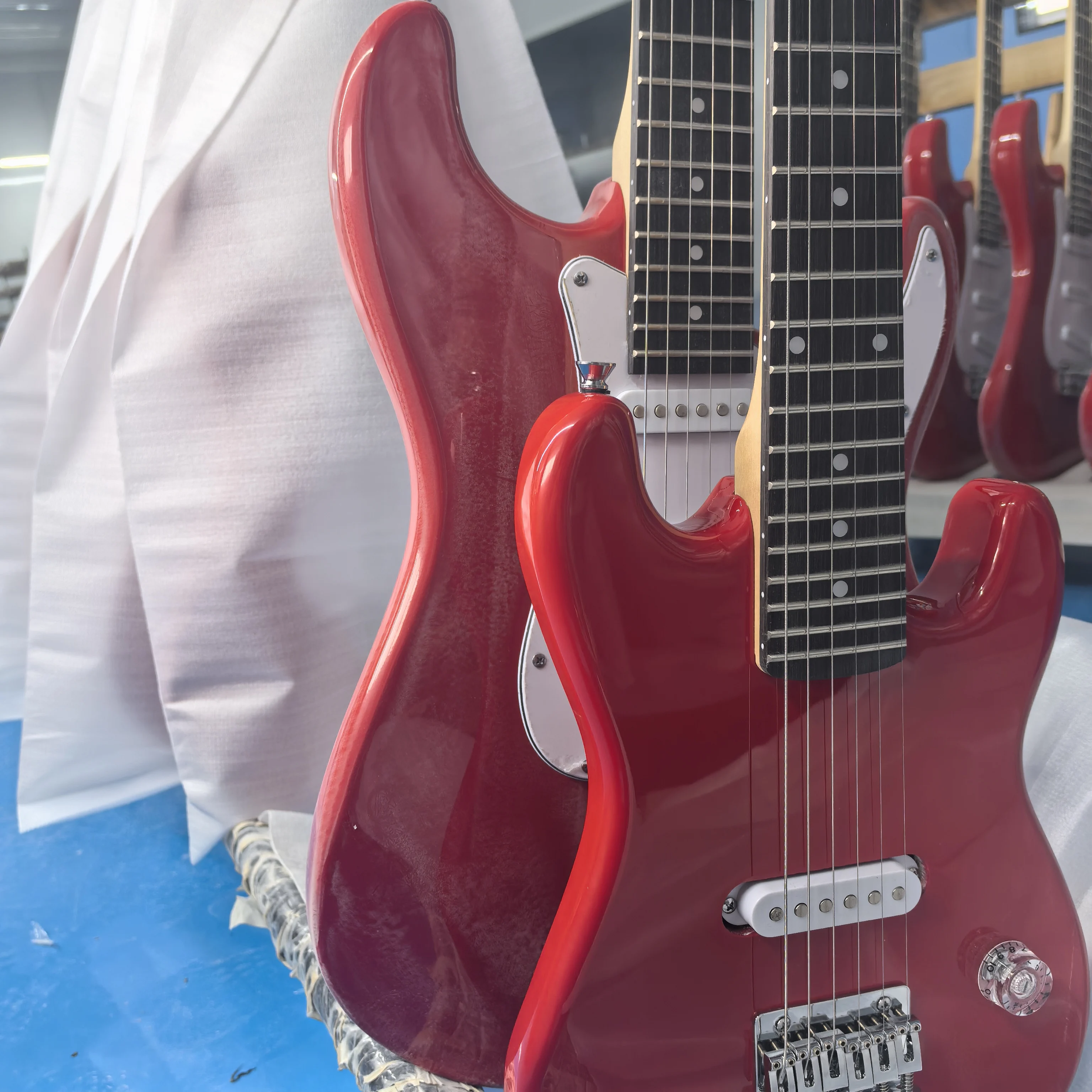 Factory directly selling, customizable, 24-inch mini 6 string electric guitar,In Stock!Children's elec