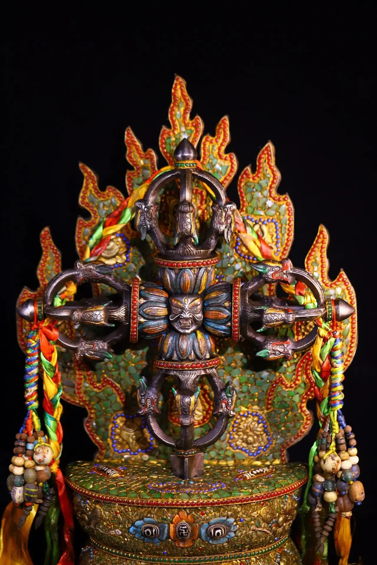

22"Tibetan Temple Collection Old Tiantie Painted Mosaic Gem gZi Beads Shell Buddha Head Cross Dorje Vajra Phurpa Base Dharma