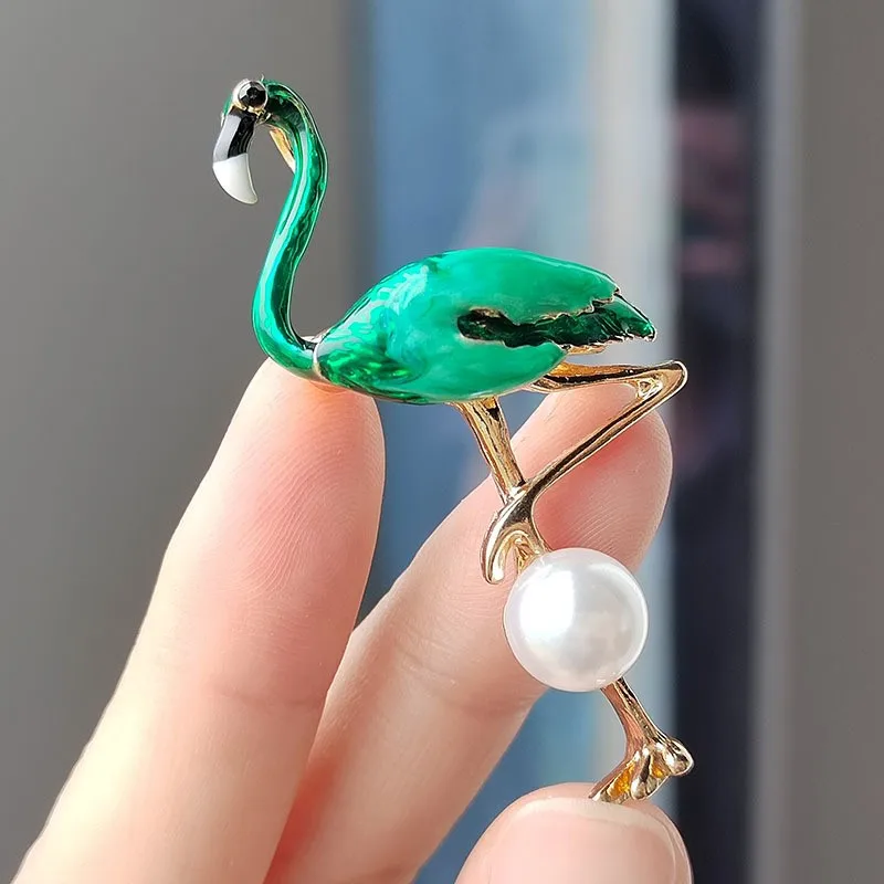 Fashion Enamel Painting Oil Alloy Flamingo Pearl Brooches For Women Unisex Elegant Bird Animal Brooch Lapel Pins  Party Jewelry