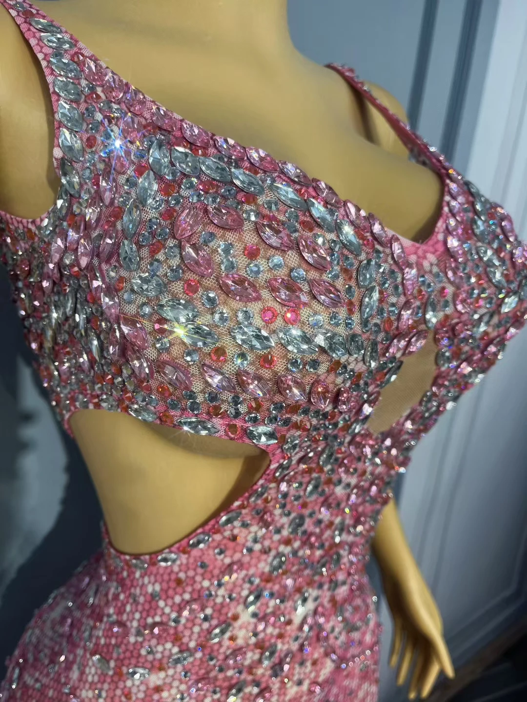 مثير السباغيتي حزام حجر الراين عيد ميلاد الزفاف مساء Bodycon فستان المرأة عشاء ثوب قطع مأدبة نادي حفلة فستان ماكسي