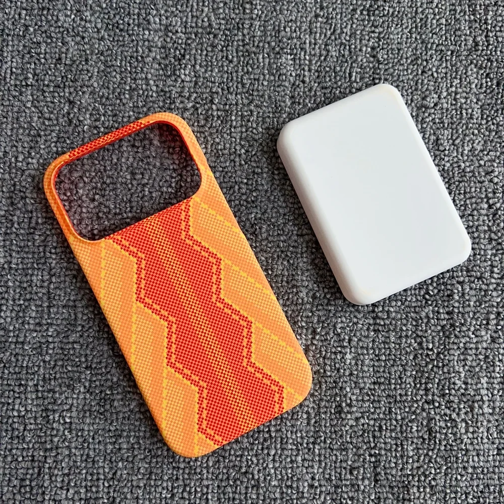 Dünne Linienmuster aus Kohlefaser für MagSafe Magnetische Hülle für iPhone 18 17 16 Plus 15 Pro Max 14 13 12 Rahmenlose PC-Stoßfängerhülle – Detail 7