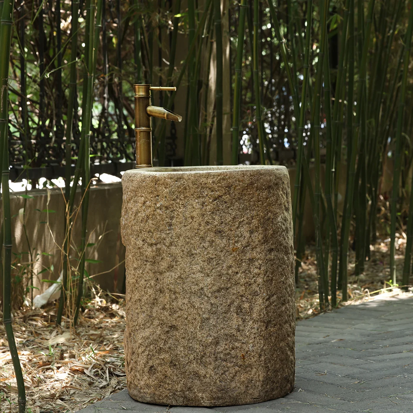 Outdoor garden famous courtyard antique column integrated