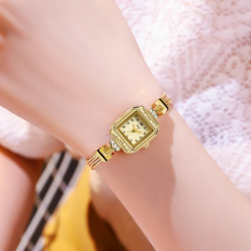 2024 simple fashion casual retro watch women\'s elegant bracelet light luxury small quartz women\'s temperament watch