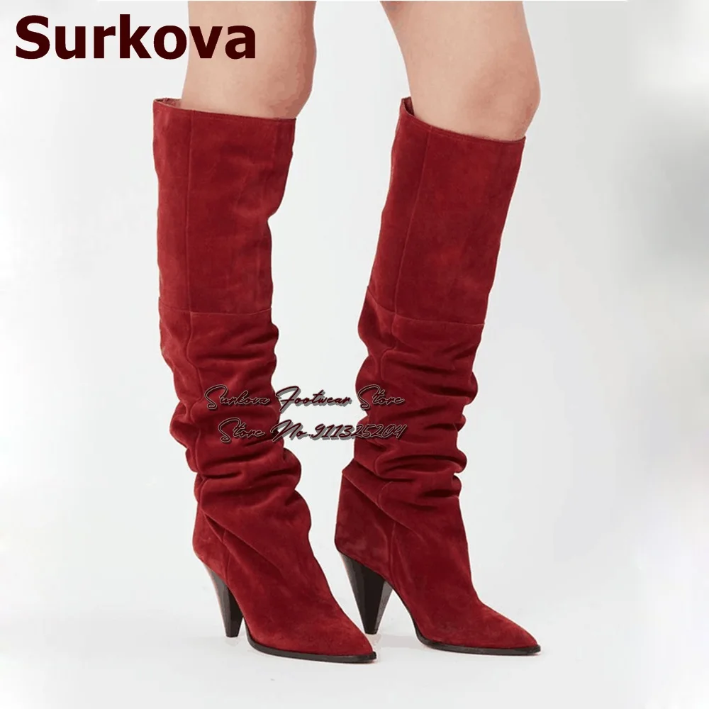 Surkova รองเท้าหนังนิ่มสีดำเบอร์กันดีหุ้มส้นหัวแหลมรองเท้าบูทยาวถึงเข่าพับได้รองเท้าบูททรงสูงสีไวน์แดงมีจีบรองเท้าชุดเดรส Size46