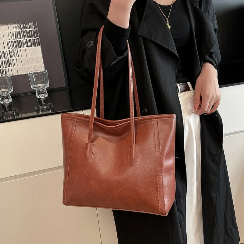 

High-End Women's Hand Bags Made Of Star-Patterned Leather Boasting Trendy Uruguay Vintage High-End Spacious Look​