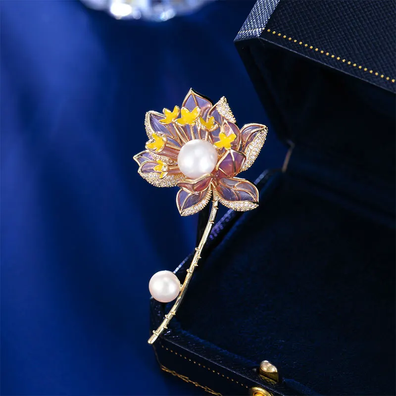 New Elegant Freshwater Pearl Lotus Brooch Fresh Enamel Zirconium-encrusted Flower Corsage Jacket Pin Cheongsam Accessories