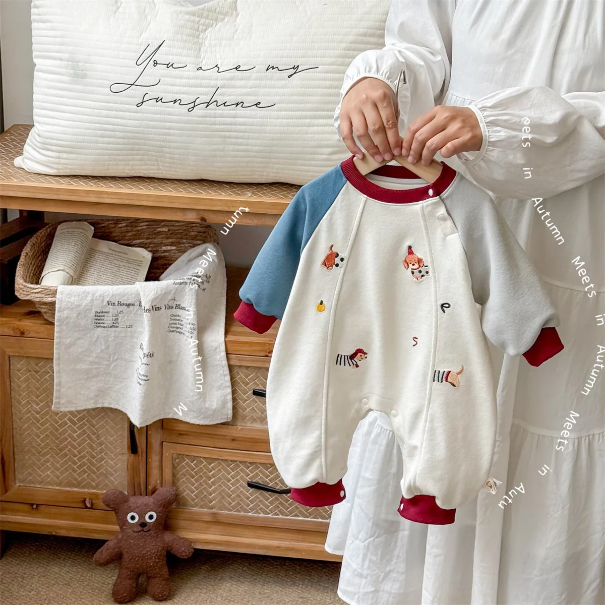 

Autumn Newborn Boys Bodysuits Round-neck Long-sleeved Toddler Boys Rompers Cartoon Embroidery Vertical Stripe Kid Boys Jumpsuits