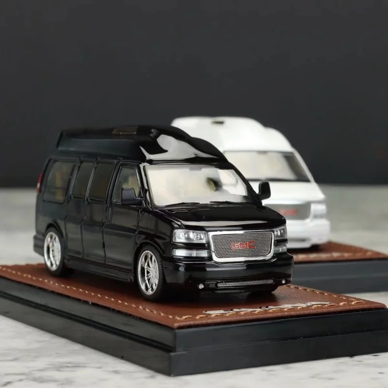 

GOC 1:64 GMC SAVANA Business RV simulation alloy car model