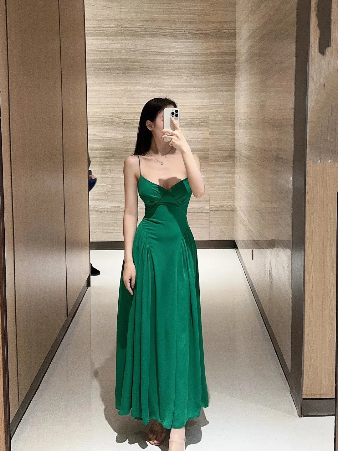 

GG124 Summer high-end French retro suspender v-neck dress waist back strap dress long skirt