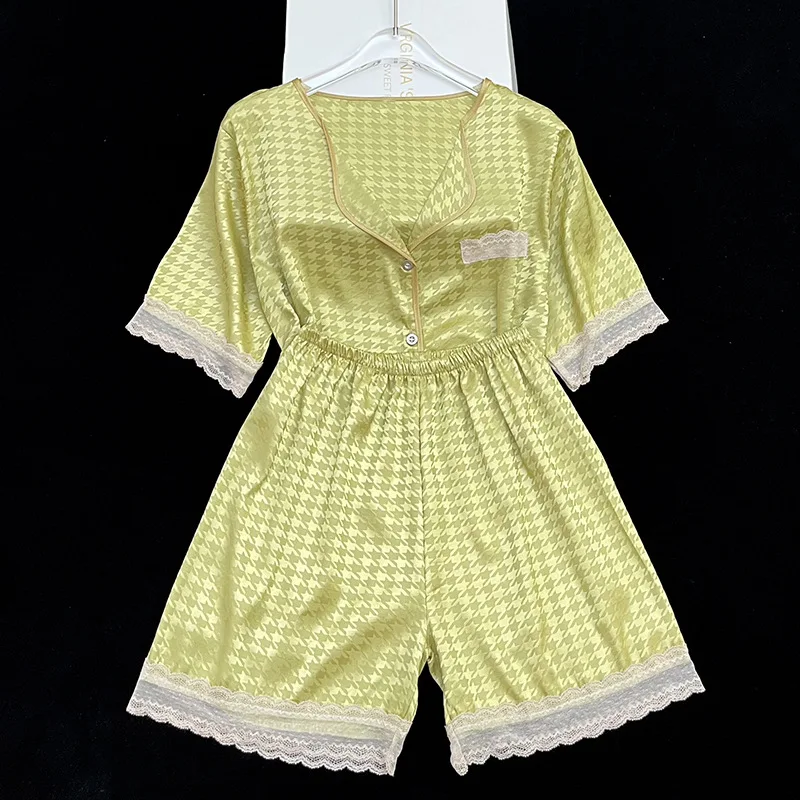 

Женский повседневный комфортный комплект из двух предметов: новинка лета 2026, модный европейско-американский стиль, кружевные шорты с короткими рукавами, милый домашний наряд