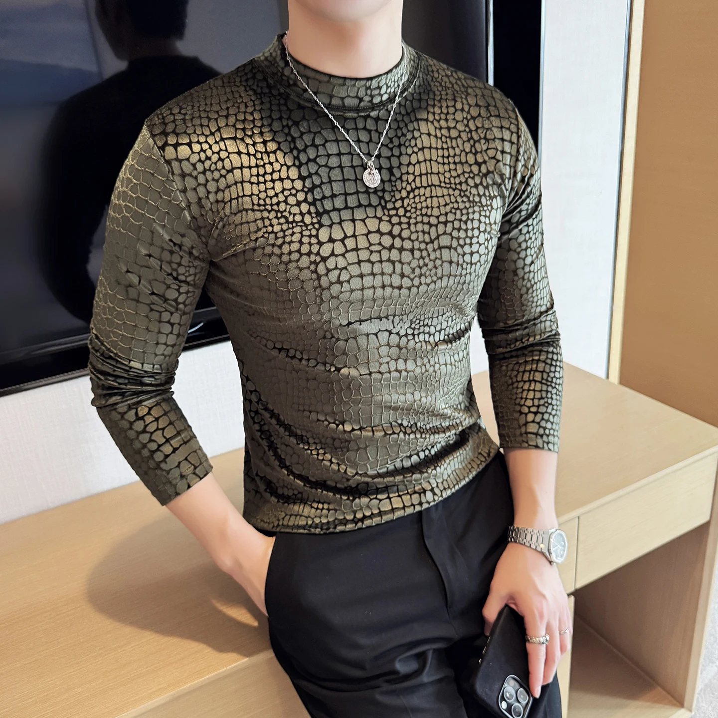 

Роскошная бархатная футболка из змеиной кожи с полувысоким воротником, мужская модная тонкая повседневная нижняя рубашка, универсальные социальные деловые футболки