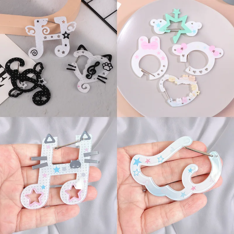 Kawaii أسود أبيض ملاحظات التوضيح الحلي المفاتيح حقيبة سحر الاكريليك قلادة حلقة تسلق ظهره قلادة الديكور الهدايا