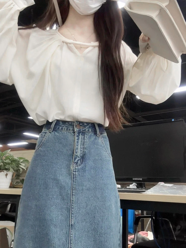 

Elegant V-Neck Hollow out White Shirt Women's Loose Chiffon Top Fashionable Beautiful Commute Style Korean Version Straight Cut