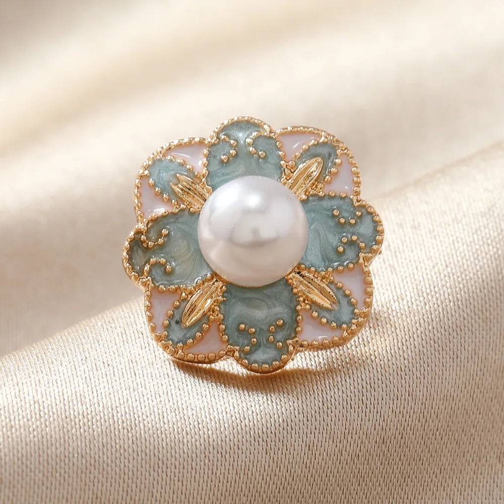 Vintage Women Men Elegant Enamel Pearl Cross Brooches Lapel Pins Unisex Classic Fashion Palace Style Exqusite Badges Accessories