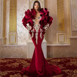 Eleganti abiti da sera a sirena rossa in velluto 2024 abiti da sera lunghi con strass delicati Ruffles abiti formali con una spalla