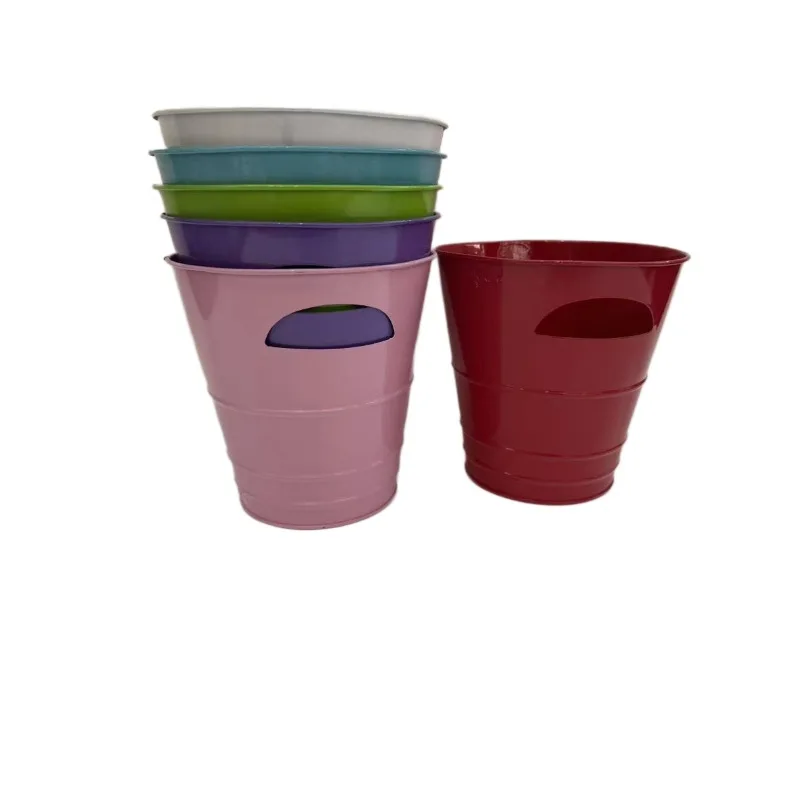 conjunto-de-2-vasos-de-metal-em-estilo-nordico-com-alca-formato-semicircular