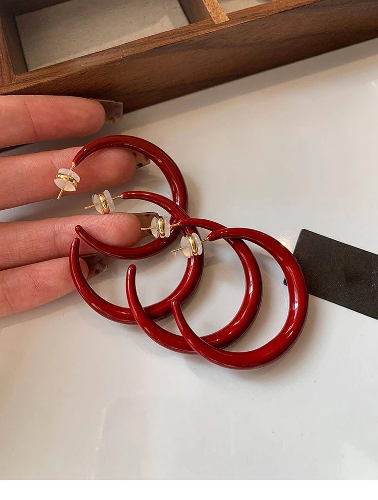 2026 Neujahrs-Ohrringe in Weinrot mit Emaille, C-förmig, europäischer und amerikanischer Stil, schlichte Accessoires für Damen – Detail 4