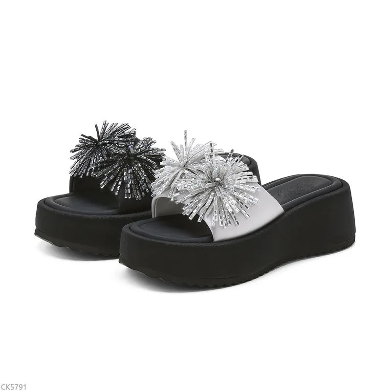 

Women's Slippers Fashionable flower Decorated Crystal Slippers Summer Open Toed Platform Sandals Women's Casual Cool Slippers