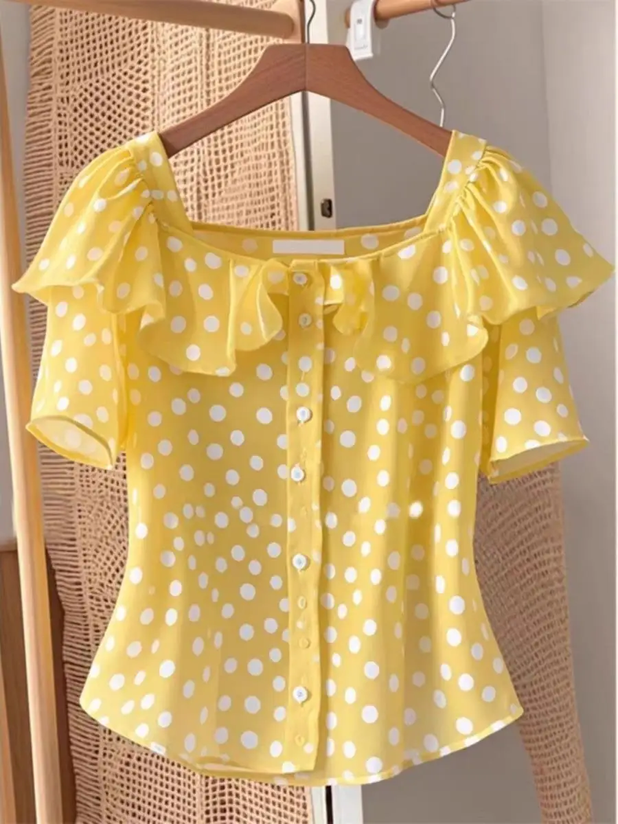 conjunto-de-verao-amarelo-com-poas-que-aumenta-a-dopamina-duas-pecas-design-moderno-e-rejuvenescedor-roupa-de-manga-curta