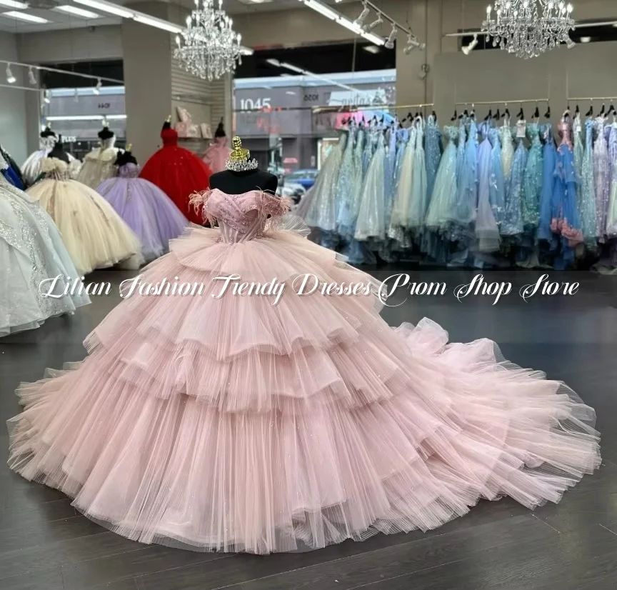 Vestido de quinceañera de princesa rosa con raíz de loto, elegante, con hombros descubiertos, encaje, volantes, cola de catedral, apliques, vestidos con cuentas, gala personalizada