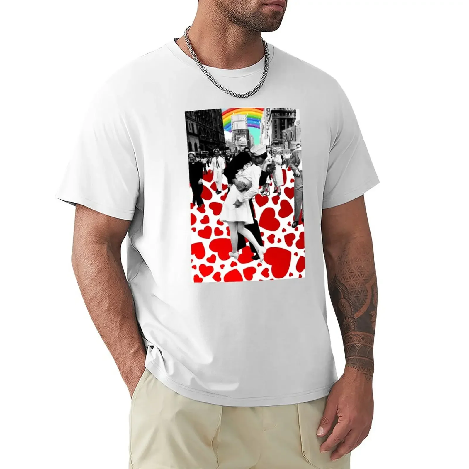 

Kiss Of Love Between Sailor And Nurse - 1945 The Second World War Is Over - Modern Version Pop Art Style T-Shirt