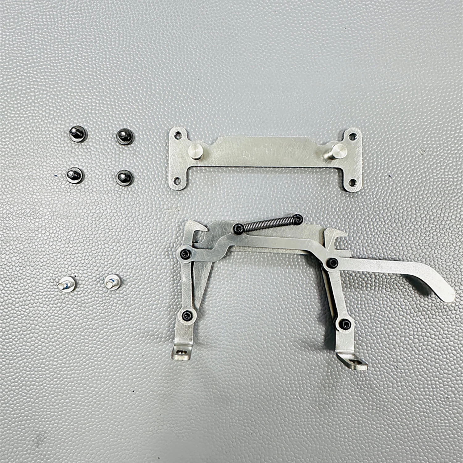 MD Metal Cabin Buckle for DIY 1/14 Tamiyaya 770S R620 R470 RC Tractor Truck Lorry Car Spare Part for Toy Gift