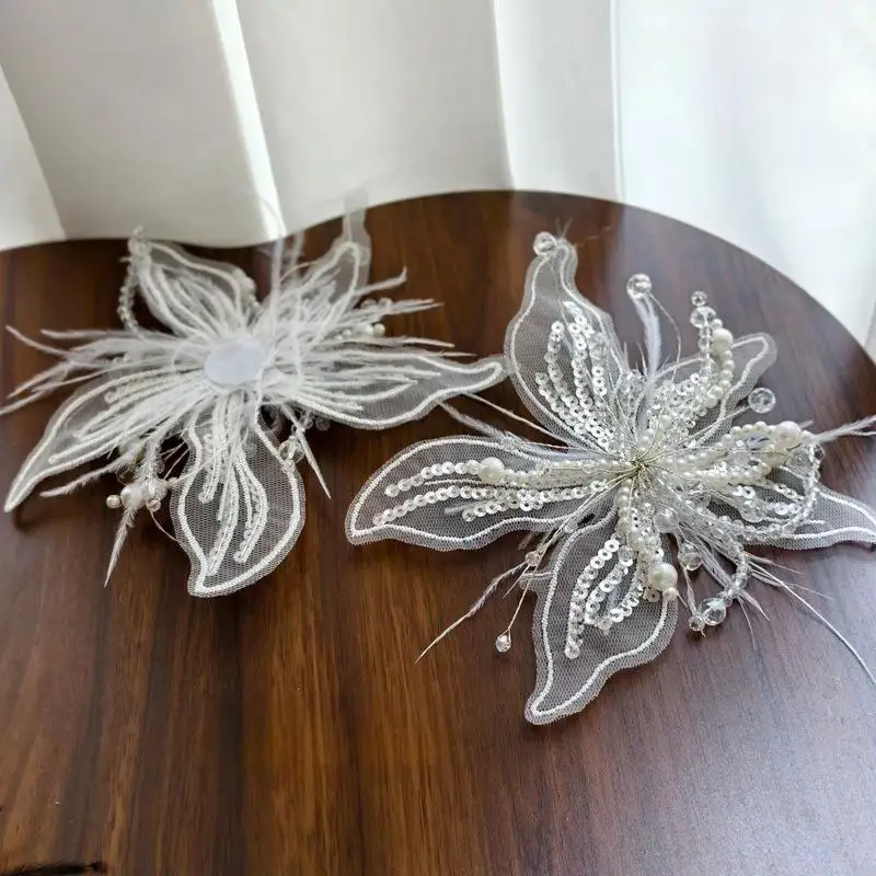 1 Stück Kristallblumen-Spitzenapplikation mit Federn und Perlen, 3D-Organza-Blumenapplikation, gedrehter Draht, handgefertigt, DIY-Nähapplikationen – Detail 3