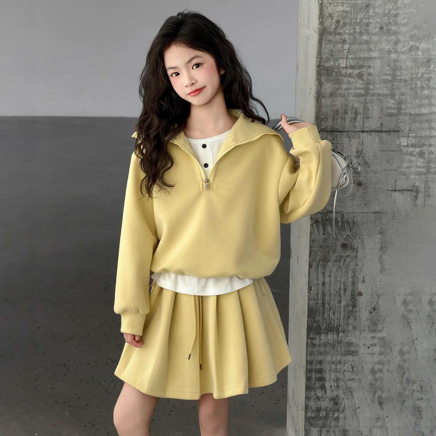 

Комплект для девочек на весну 2026: свободный свитшот с капюшоном в морском стиле + плиссированная юбка, для подростков 4-12 лет, спортивный костюм