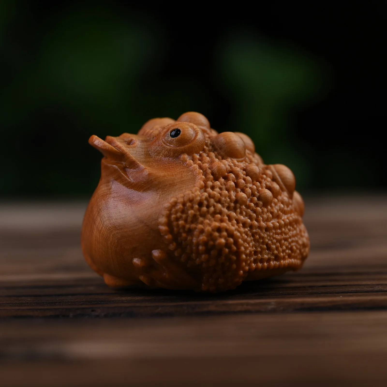 

Cliff Cypress Wood Carving Golden Toad Figures Wooden Animal Statues Cute Auspicious Cartoon Tea Pet Creative Fun Home Decor